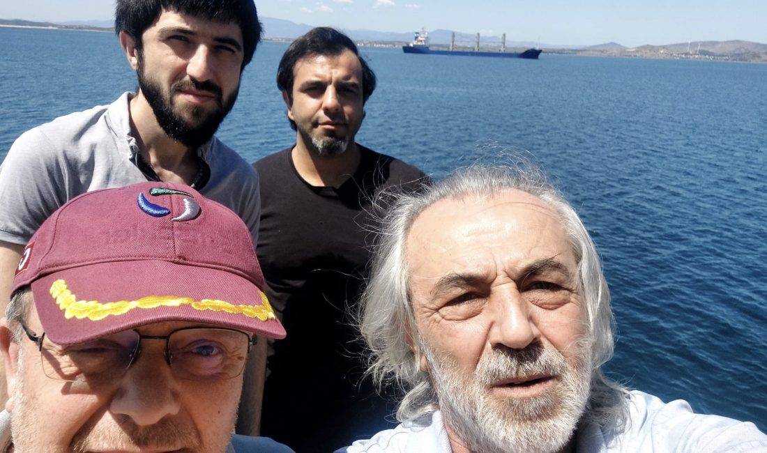 Aliağa-Çandarlı Körfezi'nde demirli gemiye içerisindeki dört mürettebat ile birlikte haciz